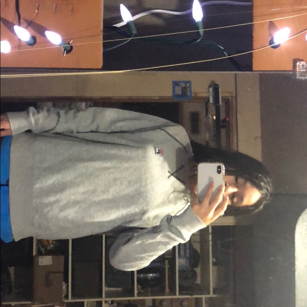 I’m selling a fila sweatshirt